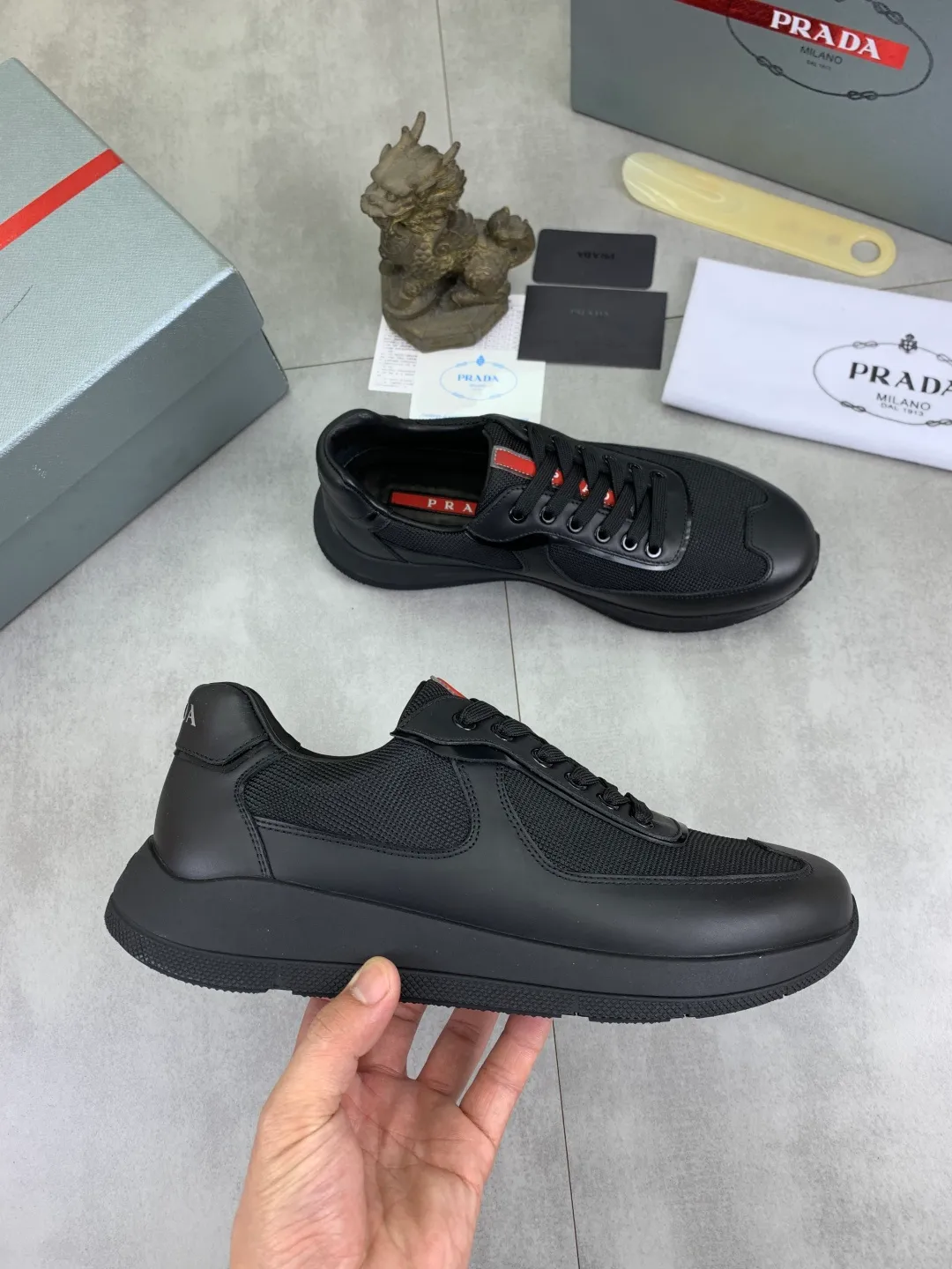 Men's men's shoes💰P600💰【New style】Top quality, classic popular models on the official website, timeless for a century,🆘 The trendy brand (Prada) mainly promotes popular models, avant-garde and versatile fashionable men's shoes, private version molding, cowhide surface splicing 1:1 oil edge processing... fashionable and simple, original imported cowhide interior cowhide feet; the atmosphere and personality are more fashionable, eye-catching and pursuing class. It will subvert old ideas and be a must-have for fashionistas who want to spend time with you! Must keep it! High-end comfort, high-end quality workmanship. Size: 38-44 4️⃣ colors available. full package
